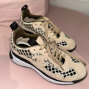 CHANEL NEVER WORN SNEAKERS SIZE 38